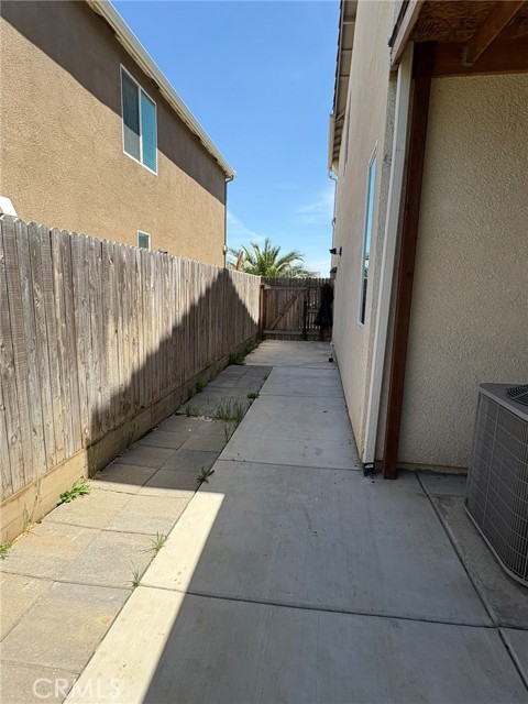 Detail Gallery Image 22 of 24 For 70 Drake St, Madera,  CA 93638 - 4 Beds | 2/1 Baths