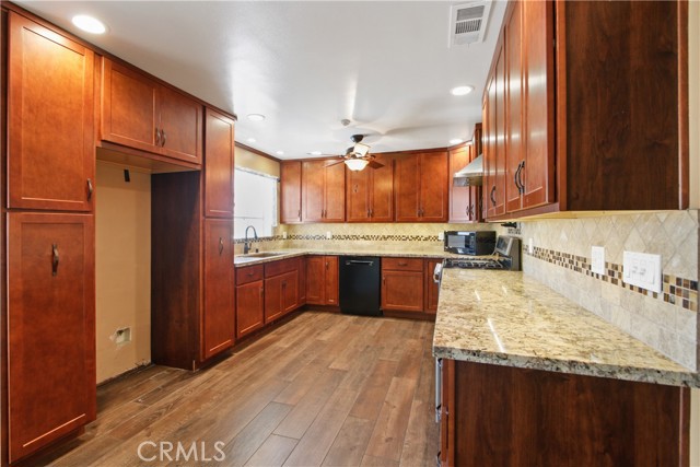 Detail Gallery Image 10 of 26 For 4892 Gem Ln, Yorba Linda,  CA 92886 - 3 Beds | 2 Baths