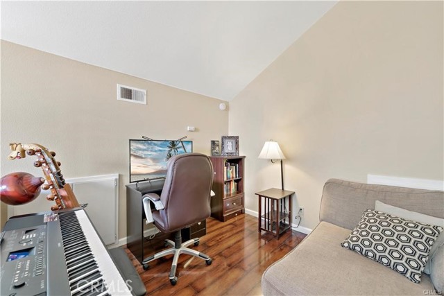 Image 5 of 9 For 20033 Shamrock