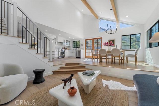 Detail Gallery Image 2 of 38 For 2776 Laurel Canyon Pl, Los Angeles,  CA 90046 - 4 Beds | 5/1 Baths