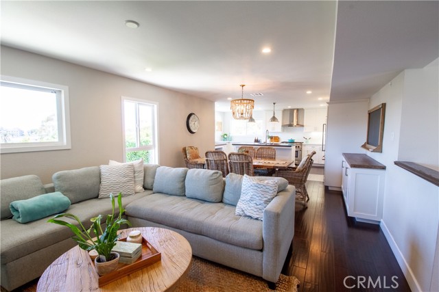 807 El Redondo Avenue, Redondo Beach CA: https://media.crmls.org/medias/bcad80b2-d306-4218-927d-ab2c6d95a2c2.jpg