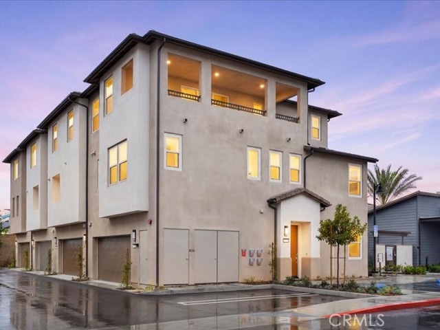 Detail Gallery Image 2 of 58 For 1720 Park St #10,  Anaheim,  CA 92805 - 4 Beds | 3/1 Baths