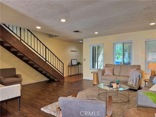 Detail Gallery Image 7 of 50 For 4177 Manhattan Beach Blvd., Lawndale,  CA 90260 - 3 Beds | 3 Baths