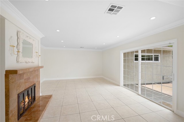 Detail Gallery Image 4 of 32 For 3805 Los Olivos Ln, Glendale,  CA 91214 - 5 Beds | 2 Baths