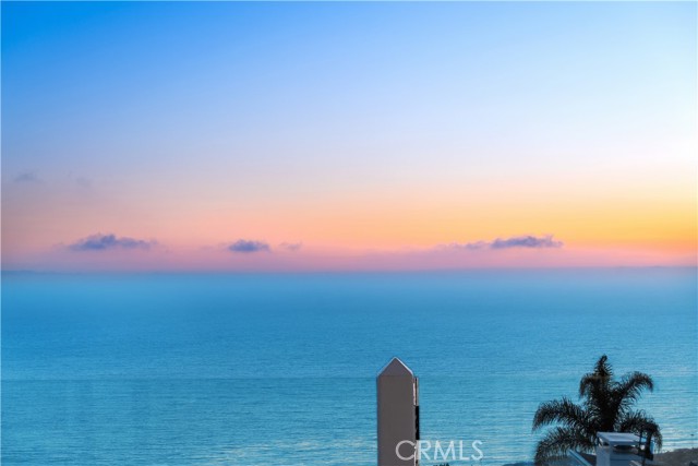 1091 La Mirada Street, Laguna Beach CA: https://media.crmls.org/medias/bcaffbb7-d1ad-4341-8b45-37408a6589d8.jpg