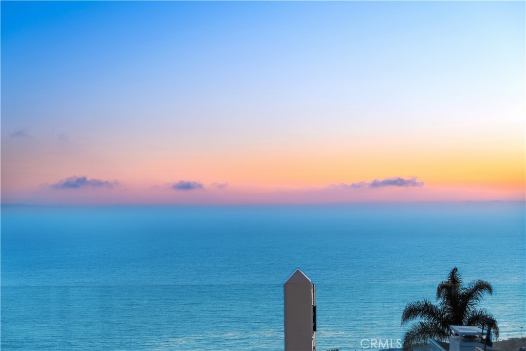 https://media.crmls.org/medias/bcaffbb7-d1ad-4341-8b45-37408a6589d8.jpg?preset=X-Large