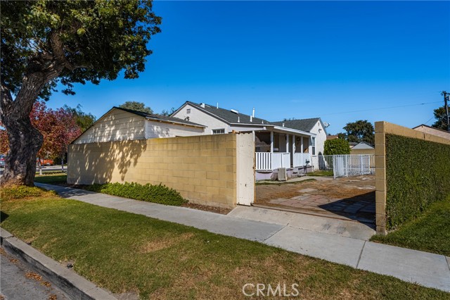 Detail Gallery Image 25 of 31 For 1858 Ashbrook Ave, Long Beach,  CA 90815 - 2 Beds | 2 Baths