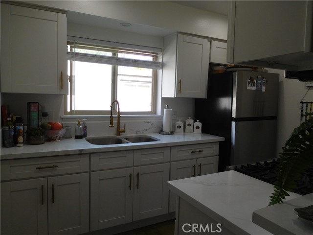 Detail Gallery Image 6 of 45 For 22030 Calvert St #3,  Woodland Hills,  CA 91367 - 2 Beds | 1 Baths