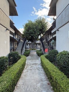 Detail Gallery Image 3 of 17 For 634 Glenwood Rd #15,  Glendale,  CA 91202 - 2 Beds | 1 Baths