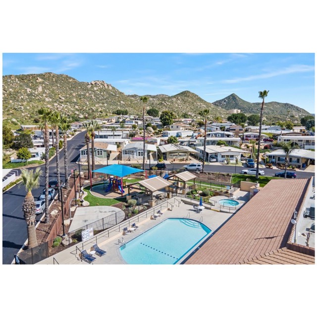 Detail Gallery Image 14 of 16 For 1536 S State St #149,  Hemet,  CA 92543 - 3 Beds | 2 Baths