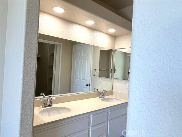 7997 E Viewrim, Anaheim Hills CA: https://media.crmls.org/medias/bcb696f0-beea-496c-b832-8462bce3ff73.jpg