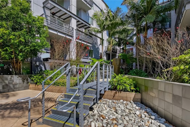 629 Traction, Los Angeles CA: https://media.crmls.org/medias/bcb758d8-2475-4368-9987-321e2243731b.jpg