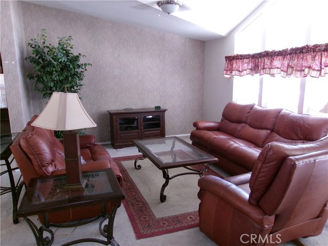 Detail Gallery Image 43 of 61 For 13983 Silver Lake Pl, Victorville,  CA 92395 - 3 Beds | 2 Baths
