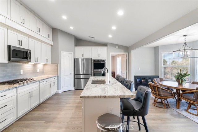 Detail Gallery Image 11 of 34 For 8925 Ave Buckthorn, Hesperia,  CA 92345 - 4 Beds | 3 Baths