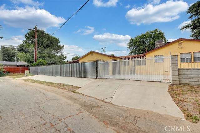 2804 Serrano Road, San Bernardino CA: https://media.crmls.org/medias/bcb8e3e6-888d-4e67-b401-2c24a60c5f91.jpg