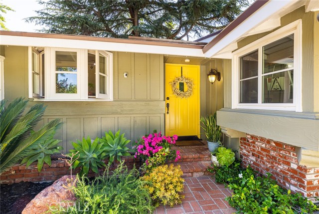 8841 White Oak Avenue, Sherwood Forest CA: https://media.crmls.org/medias/bcba1605-be5a-44f3-9e34-60c34a0620d8.jpg