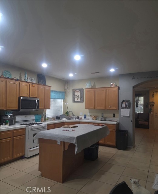 Detail Gallery Image 10 of 12 For 1078 Peaceful Ln, San Jacinto,  CA 92582 - 4 Beds | 2 Baths