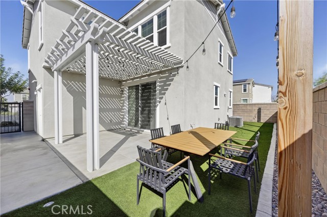 16765 Stags Leap Lane, Fontana CA: https://media.crmls.org/medias/bcbb2209-7d18-4852-a03b-1f0d6b5754eb.jpg