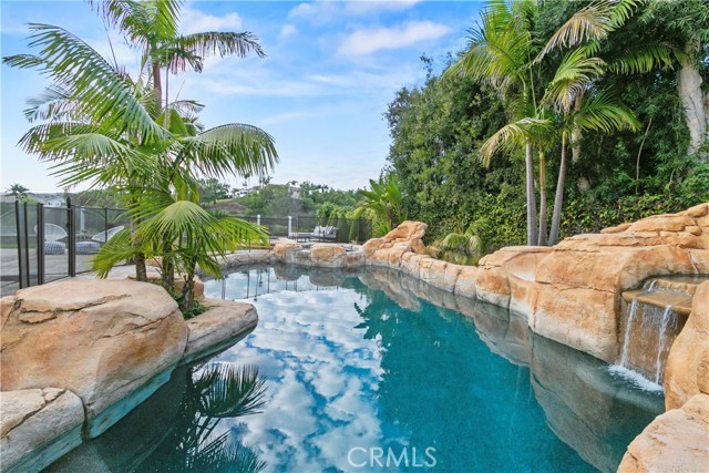 1 Pacifico, Laguna Niguel CA: https://media.crmls.org/medias/bcbbca51-6eb9-4efc-8315-0eda919398df.jpg