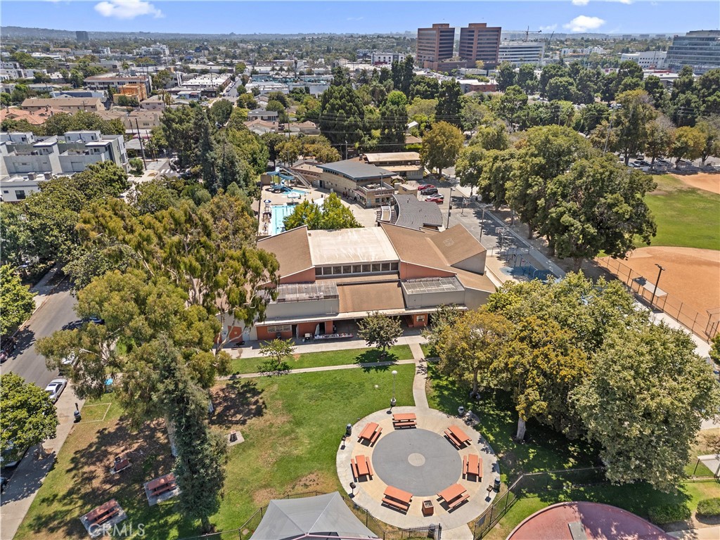 https://media.crmls.org/medias/bcbd6aa5-a991-4c59-8b1d-c0d085ab5337.jpg?preset=X-Large