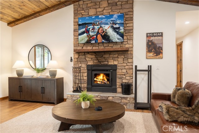 Detail Gallery Image 4 of 38 For 1618 Tuolumne Rd, Big Bear City,  CA 92314 - 4 Beds | 3/1 Baths