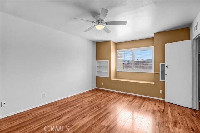 18403 Collins Street, Tarzana CA: https://media.crmls.org/medias/bcbec74b-31cd-44bb-9deb-a82e987355a4.jpg