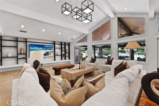 Detail Gallery Image 32 of 75 For 10372 Crawford Canyon Rd, Santa Ana,  CA 92705 - 5 Beds | 7/1 Baths