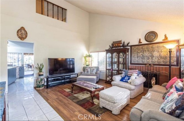 Detail Gallery Image 5 of 13 For 10808 De Haven, Pacoima,  CA 91331 - 4 Beds | 3 Baths