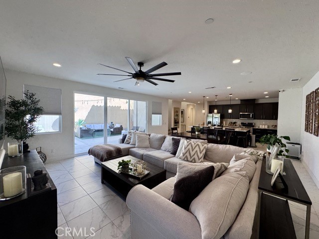 38572 Rosegate Place, Murrieta CA: https://media.crmls.org/medias/bcbf3a0d-dec0-40be-8b4d-f7d82f7127ae.jpg