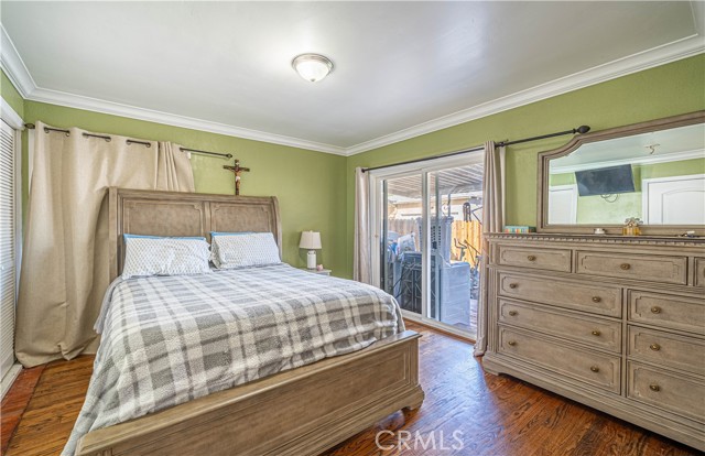 1915 E 55th Street, Long Beach CA: https://media.crmls.org/medias/bcbfb7ac-308e-47fc-8696-3607d2f7756e.jpg