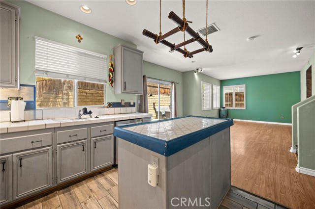 28335 Sycamore Drive, Saugus CA: https://media.crmls.org/medias/bcc100d7-7f7e-4b1e-8caa-27d1f02d1794.jpg