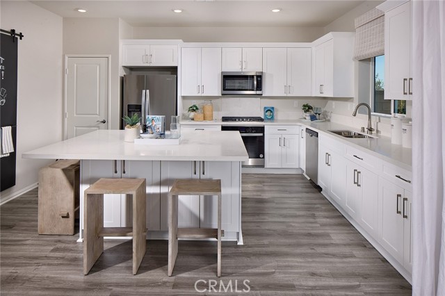 Detail Gallery Image 6 of 22 For 8157 Perada St, Jurupa Valley,  CA 92509 - 5 Beds | 3 Baths