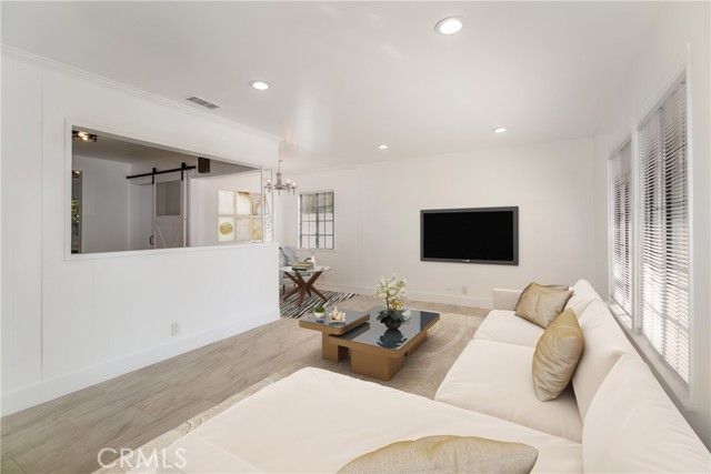 Detail Gallery Image 6 of 67 For 22123 Bassett St, Canoga Park,  CA 91303 - 3 Beds | 2 Baths