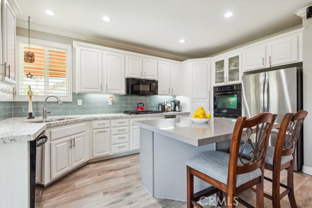 Detail Gallery Image 8 of 42 For 23023 via Moraga, Moreno Valley,  CA 92557 - 4 Beds | 3 Baths