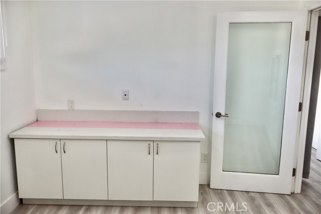 Detail Gallery Image 9 of 25 For 6016 Fallbrook Ave #200,  Woodland Hills,  CA 91367 - 4 Beds | – Baths