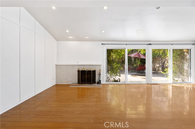 20255 Oxnard Street photo 8