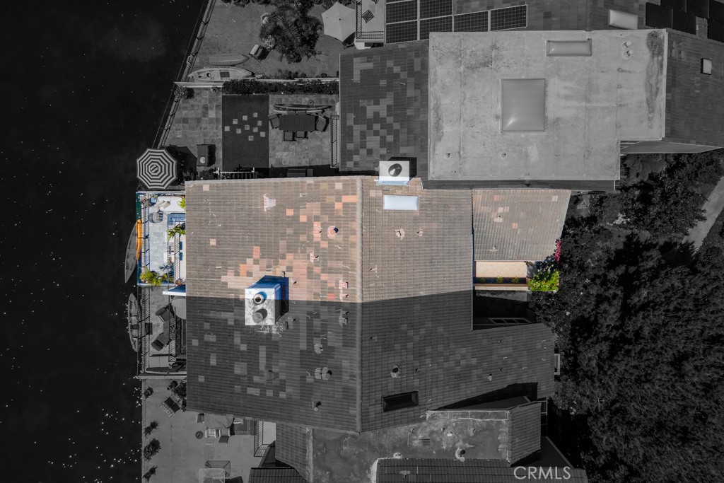 https://media.crmls.org/medias/bcc59de4-33bc-4a3a-9f07-276157a099c2.jpg?preset=X-Large