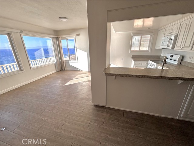 Detail Gallery Image 9 of 14 For 735 Esplanade a,  Redondo Beach,  CA 90277 - 2 Beds | 2 Baths