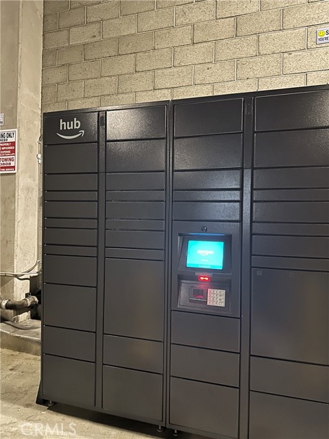 645 W 9th Street, Los Angeles CA: https://media.crmls.org/medias/bcc77c85-1759-48b2-bd79-06c3493d3944.jpg