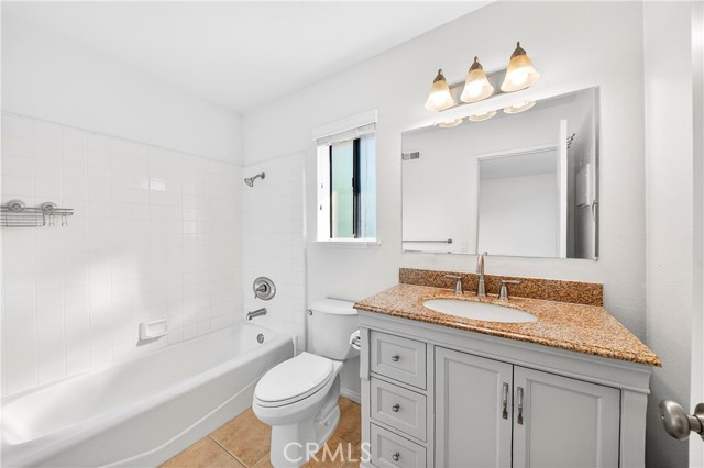 Detail Gallery Image 22 of 36 For 25261 Tanoak, Lake Forest,  CA 92630 - 2 Beds | 2 Baths