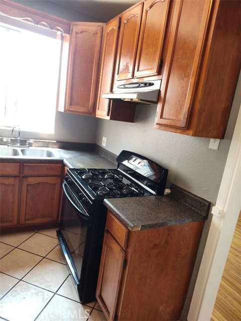 2236 Lime Avenue, Long Beach CA: https://media.crmls.org/medias/bcc78de1-8c12-4b0a-b474-d8f7aa2795cf.jpg