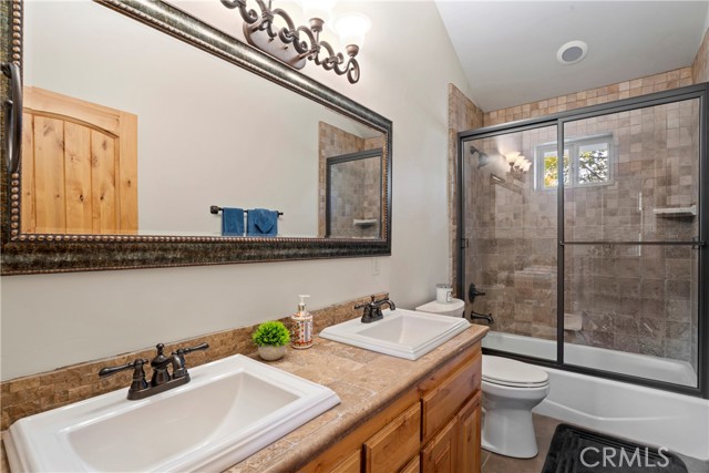 1034 Teakwood Drive, Lake Arrowhead CA: https://media.crmls.org/medias/bcc82e44-9e3d-46b3-a691-99382542282b.jpg