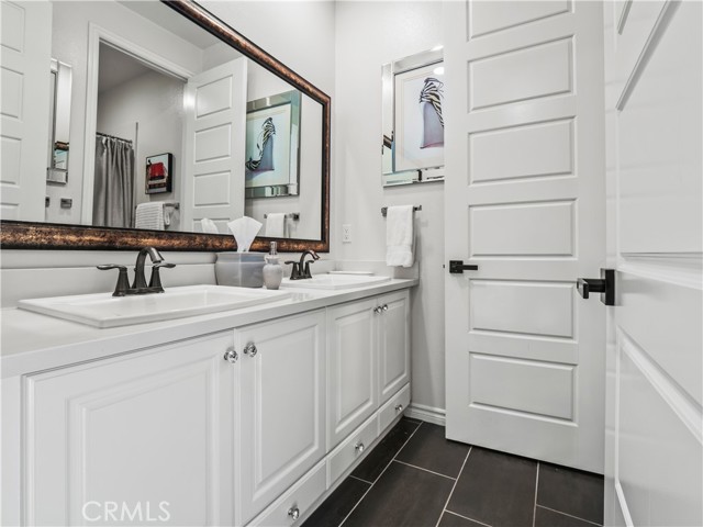 Detail Gallery Image 37 of 65 For 22385 Midtown Ct, Saugus,  CA 91350 - 5 Beds | 4/1 Baths