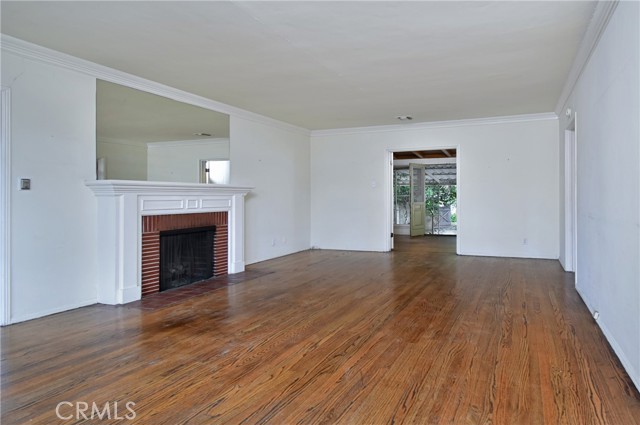 Detail Gallery Image 4 of 23 For 5625 Matilija Ave, Valley Glen,  CA 91401 - 2 Beds | 2 Baths