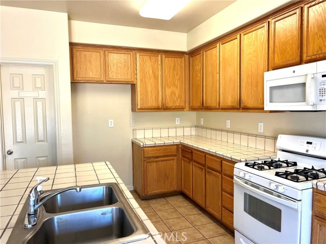1343 Riverside Court, Merced CA: https://media.crmls.org/medias/bcc91e3b-e2d9-4077-9028-91b42d8d2573.jpg
