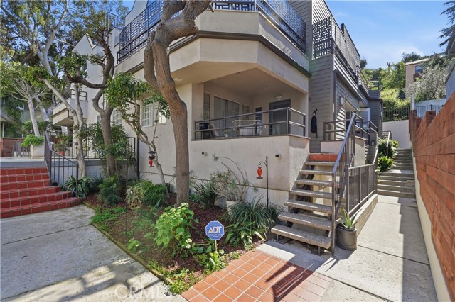 Image 19 of 26 For 2364 Duane Street 5