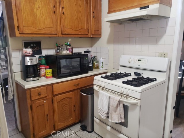 Great home located in an established neighborhood of Pico Rivera. This home features 2 bedrooms 1 bath, family room, large dining area and a
bonus room. Covered rear patio. Nice yard for entertainment and shows very well. Close to parks and all the essential stores nearby!