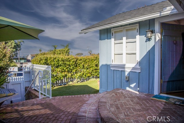 Detail Gallery Image 1 of 43 For 1086 Glenneyre St, Laguna Beach,  CA 92651 - 2 Beds | 1 Baths