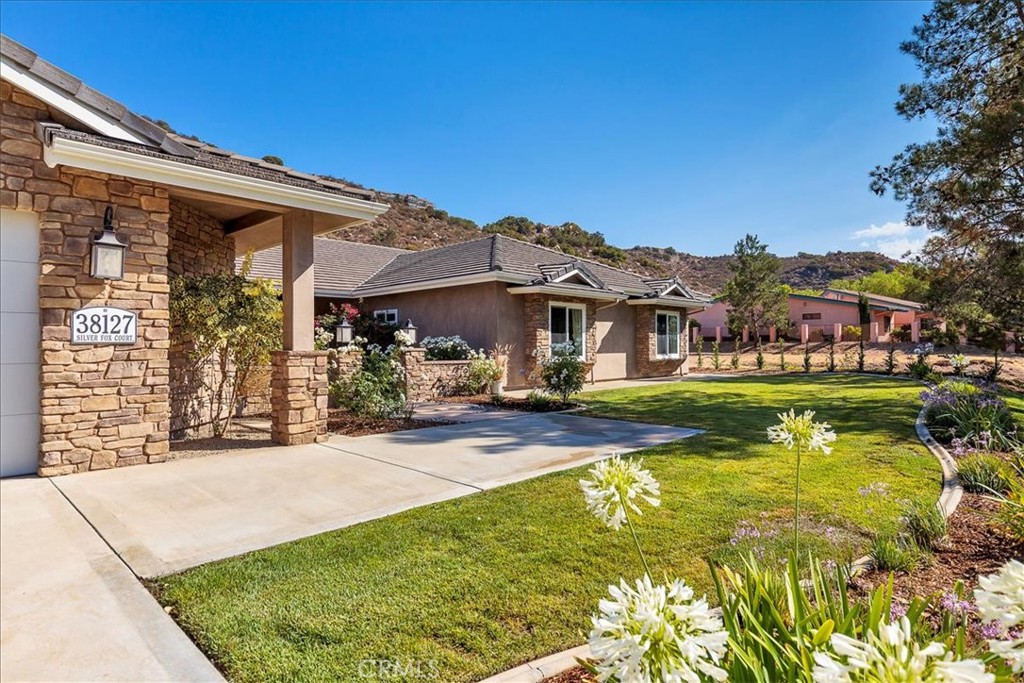 Sold: 38127 Silver Fox Court Murrieta CA 92562 5 Beds / 4 Full Sold: 38127 Silver Fox Court Murrieta CA 92562 5 Beds / 4 Full