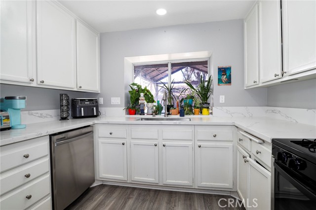 Detail Gallery Image 15 of 36 For 42302 58th, Lancaster,  CA 93536 - 4 Beds | 3 Baths